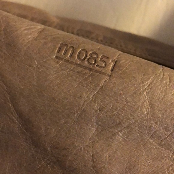 M0851 gray/mauve leather tennis/duffel bag/purse - Picture 3 of 9